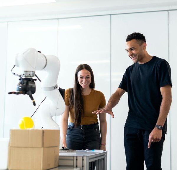 innovative online engine hub